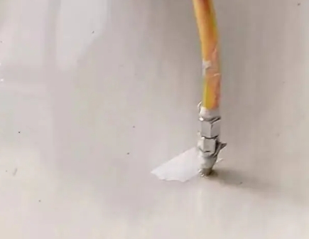 南岔瓷砖空鼓维修公司专业解答在瓷砖铺贴过程中，如果使用的砂料过粗（如全部使用了粗砂），可能会导致以下问题